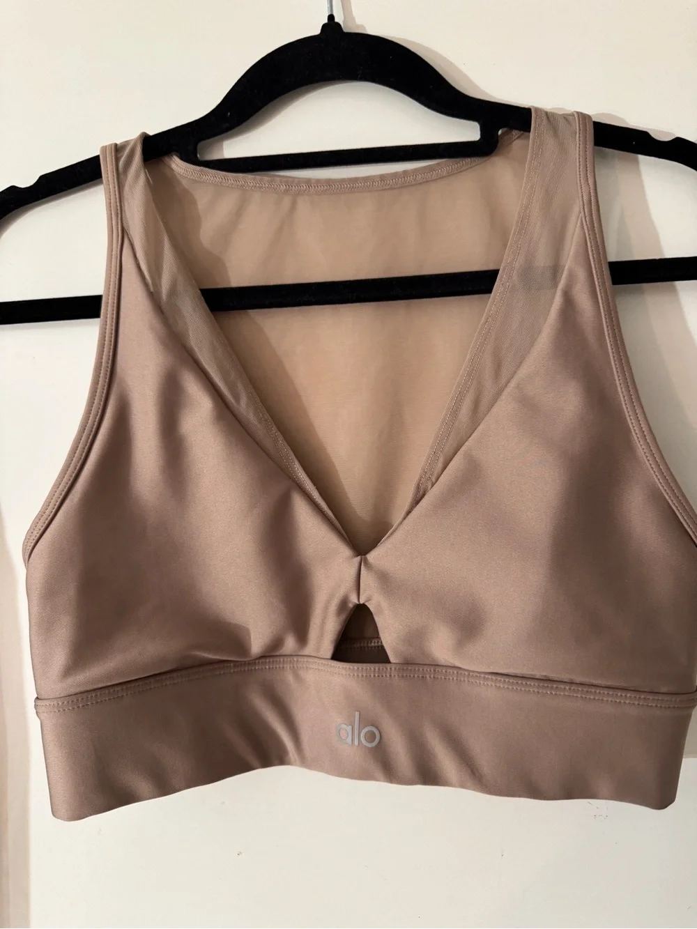 ALO Yoga, New Never Worn  Beige High-Waist Cropped Leggings & V-Neck Sports Bra
